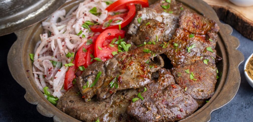 صاج مقلقل: وصفات عديدة باللحم والدجاج جربوها في مطبخكم!