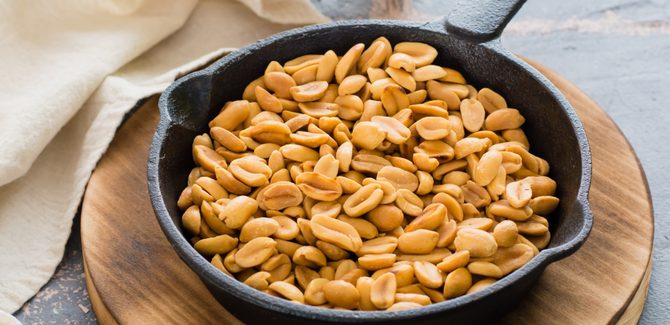 تحميص الفول السوداني