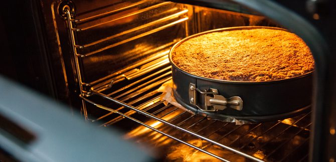 نضع القالب في الفرن