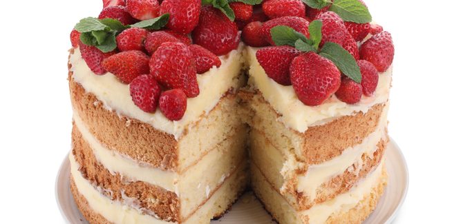 نزيّن بالكريمة والفراولة