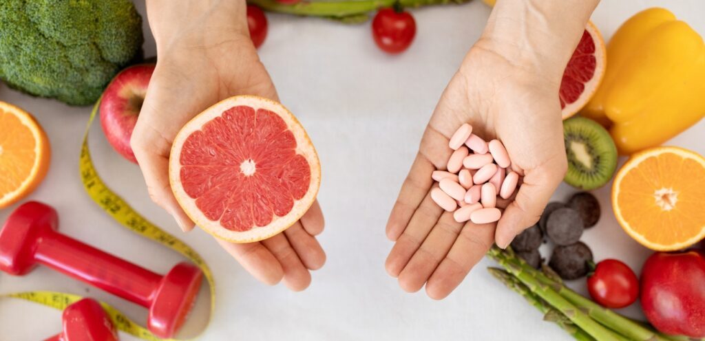 تناول الفواكه الحمضية يغنيكم عن مكملات فيتامين C