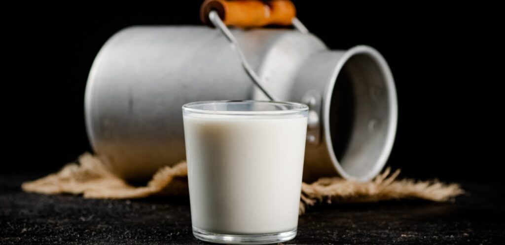 هل الحليب يزيد الكحة؟ ما الحقيقة وراء ذلك!