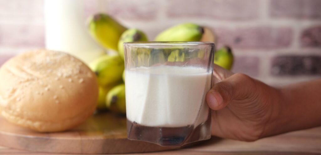 شرب حليب منتهي الصلاحية… كيف يؤثر على صحتكم؟

