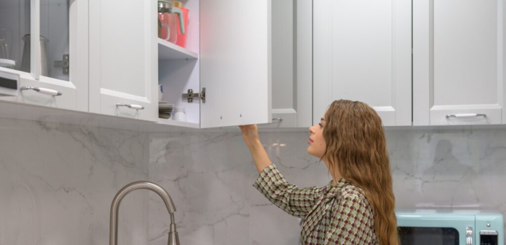 ارتفاع دولاب المطبخ: كيفية اختيار الأحجام والأبعاد المناسبة!