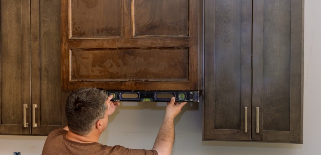 ارتفاع دولاب المطبخ: كيفية اختيار الأحجام والأبعاد المناسبة!