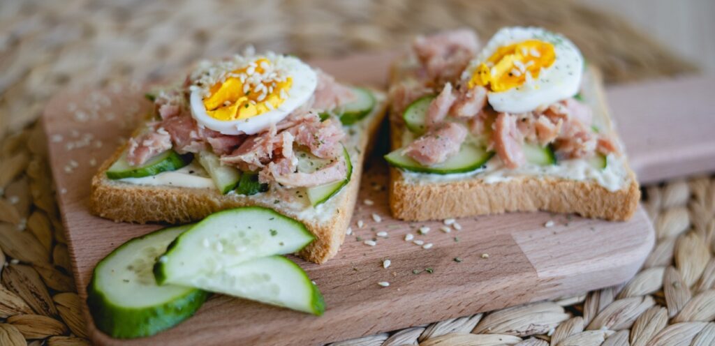 10 وصفات لذيذة تُحضّر بلا فرن ولا غاز… مثالية في أي وقت!