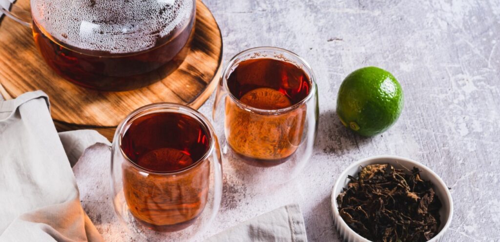 ابريق وكوب شاي