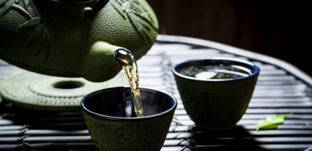 تجربتي مع الشاي الاخضر الصيني رائعة.. منها تخفيف القلق والتوتر!