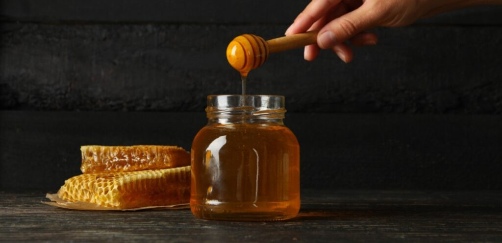 هل العسل الاصلي يتجمد؟ إليكم الحقيقة كاملة
