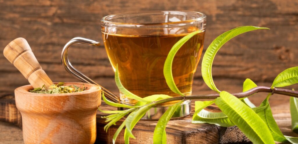 هل تعلمون ماذا يحدث لجسمكم عند إدخال عشبة اللويزة إلى نظامكم اليومي؟