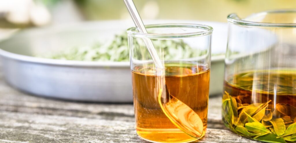 هل تعلمون ماذا يحدث لجسمكم عند إدخال عشبة اللويزة إلى نظامكم اليومي؟