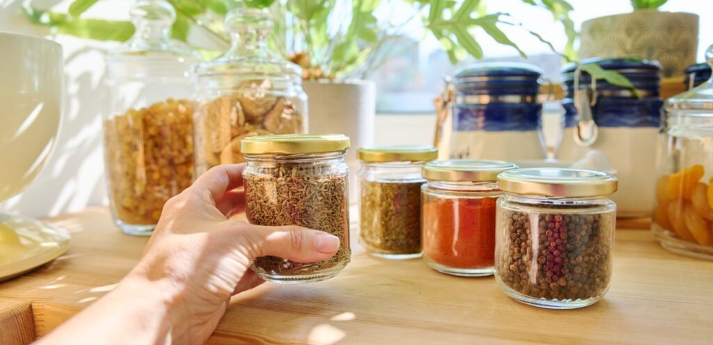 علب بهارات زجاج: فوائد عديدة للحفاظ على التوابل!