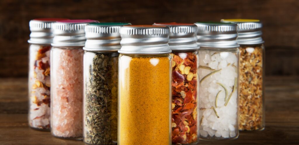 علب بهارات زجاج: فوائد عديدة للحفاظ على التوابل!