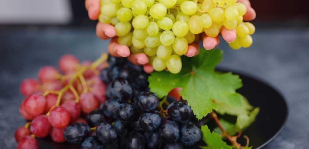 ما سبب وصف العنب بالطعام الخارق؟ اكتشفوا التفاصيل