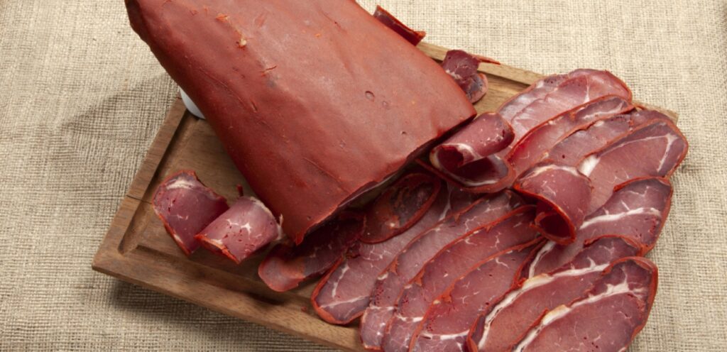 لون اللحم الفاسد: 7 علامات عليكم الإطلاع عليها وتجنبها!