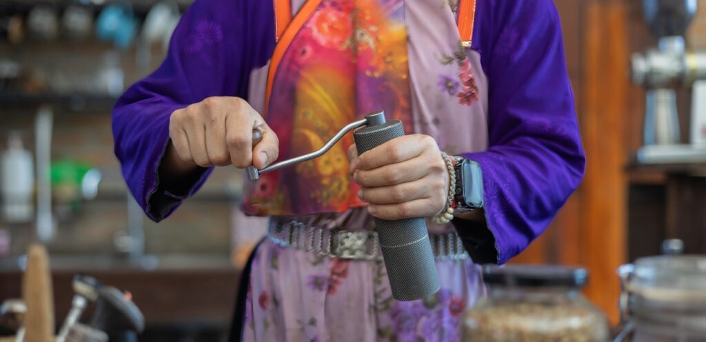 مطحنة البهارات اليدوية