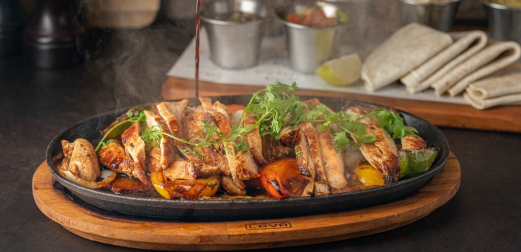 الدجاج من ألذ أنواع الأطعمة... دعونا نحضر به أشهى الوصفات!