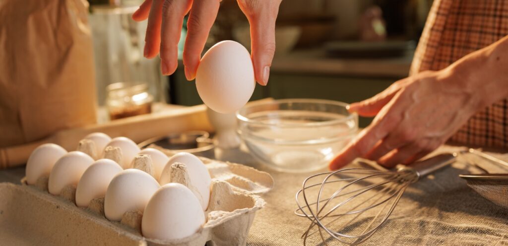 ينصح بتناول ما يصل إلى 3 بيضات يوميًا