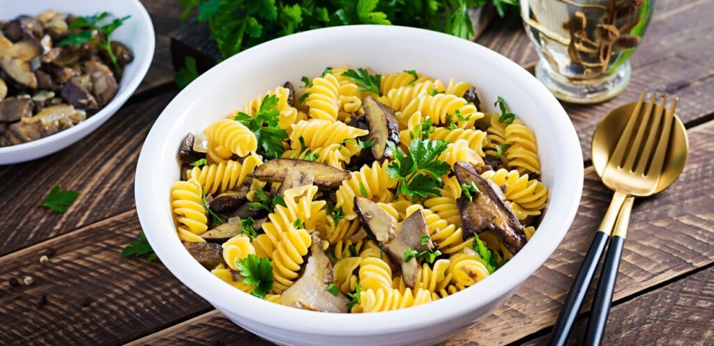 معكرونة بالفطر