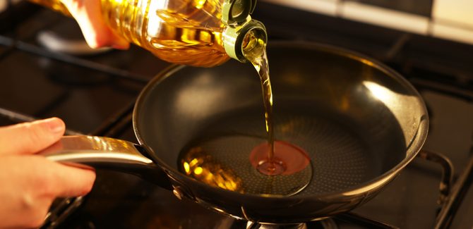 نحمّي الزيت على النار