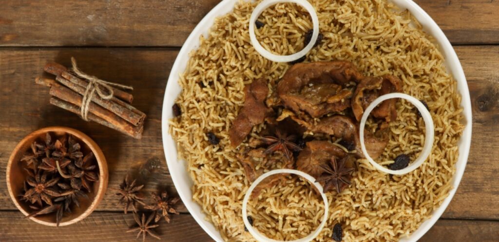 ما هو أصل طبق الأرز البخاري الشهير؟ اكتشفوا الحقيقة كاملة