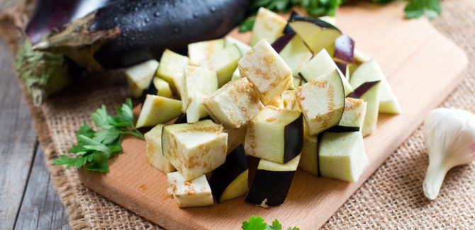 نقطّع الباذنجان