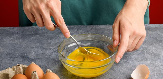 نخفق البيضة جيدًا