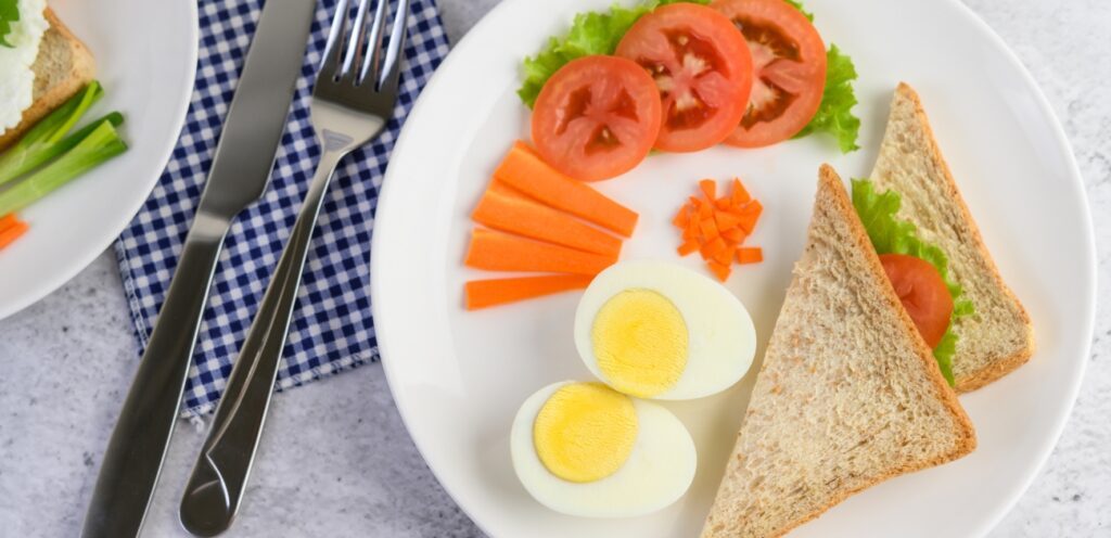 إليكم أفكار فطور صحي للمدرسة جماعي لتغذية صباحية متوازنة!