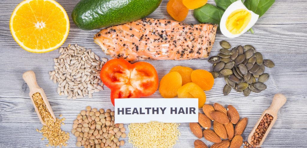 أطعمة مفيدة تساعد على الحصول على شعر صحي