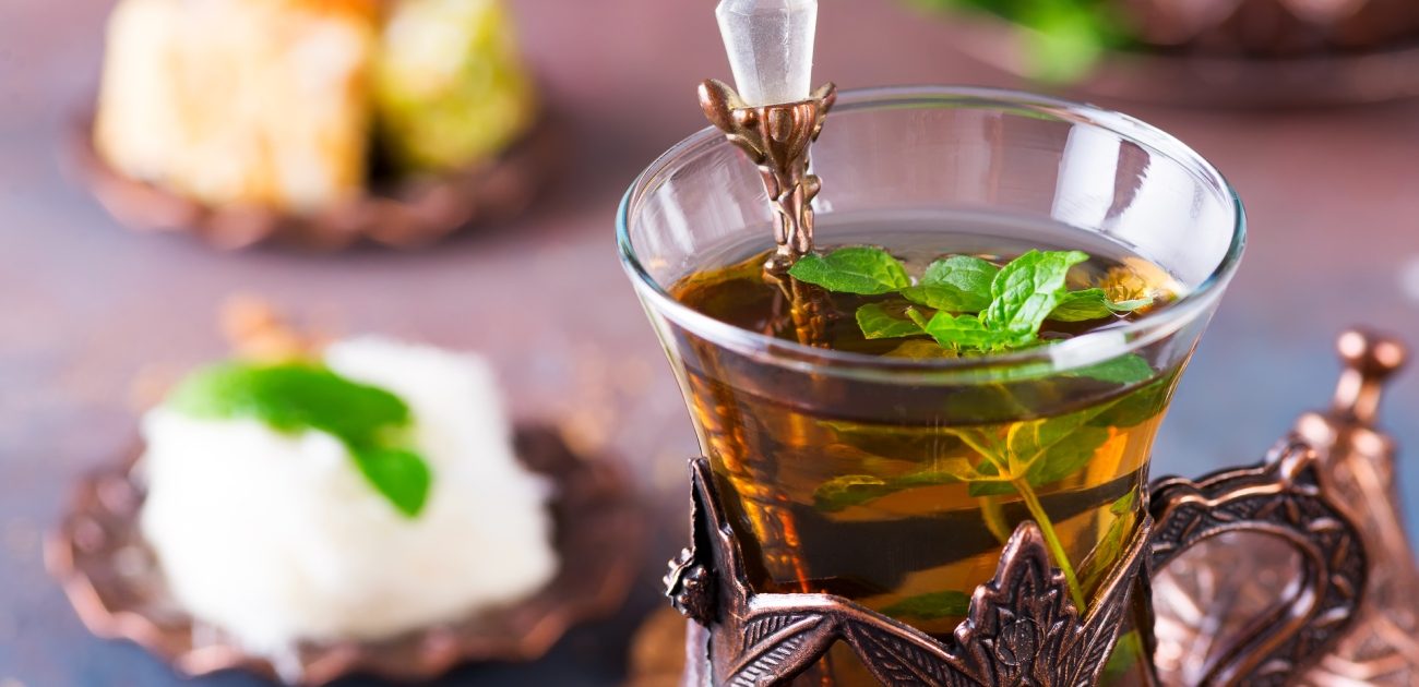 يعد الشاي بالنعناع مشروبًا مهدئًا للأعصاب