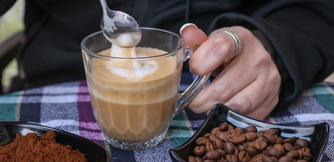 القهوة هي المشروب الذي يحتوي أعلى نسبة من الكافيين