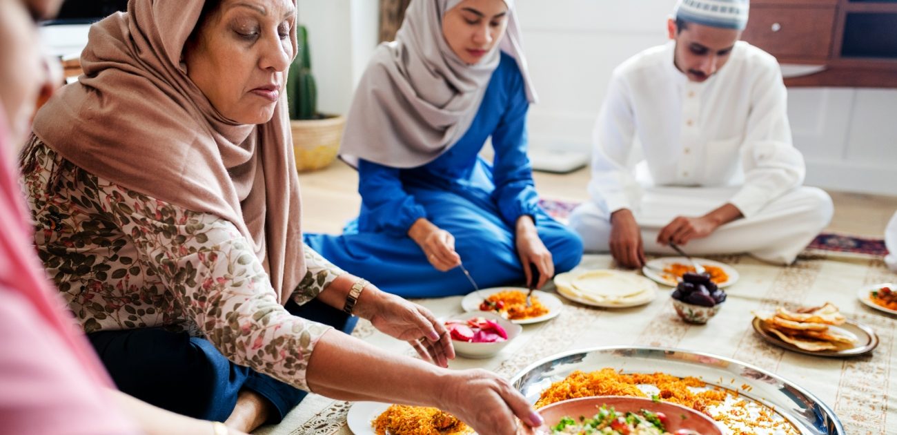 أجمل اللحظات عندما تجتمع العائلة على مائدة الإفطار