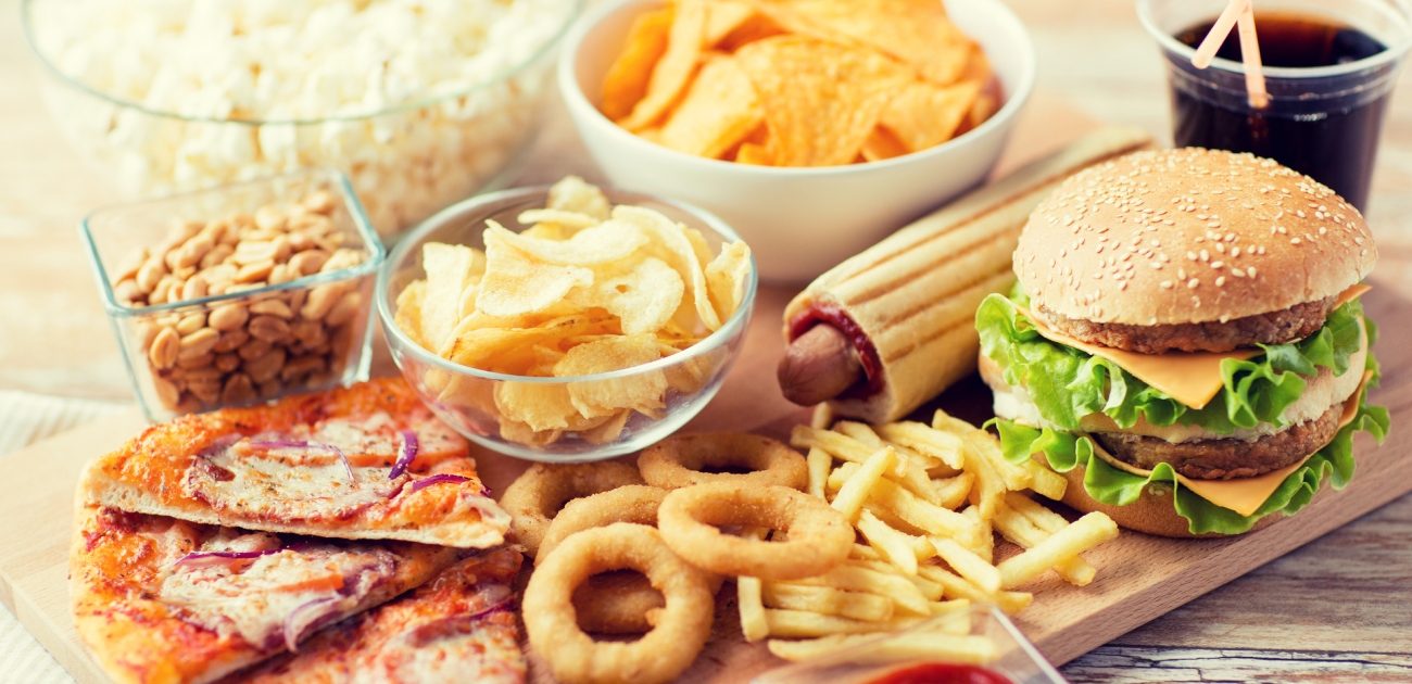 الإكثار من الوجبات السريعة يسبب السمنة