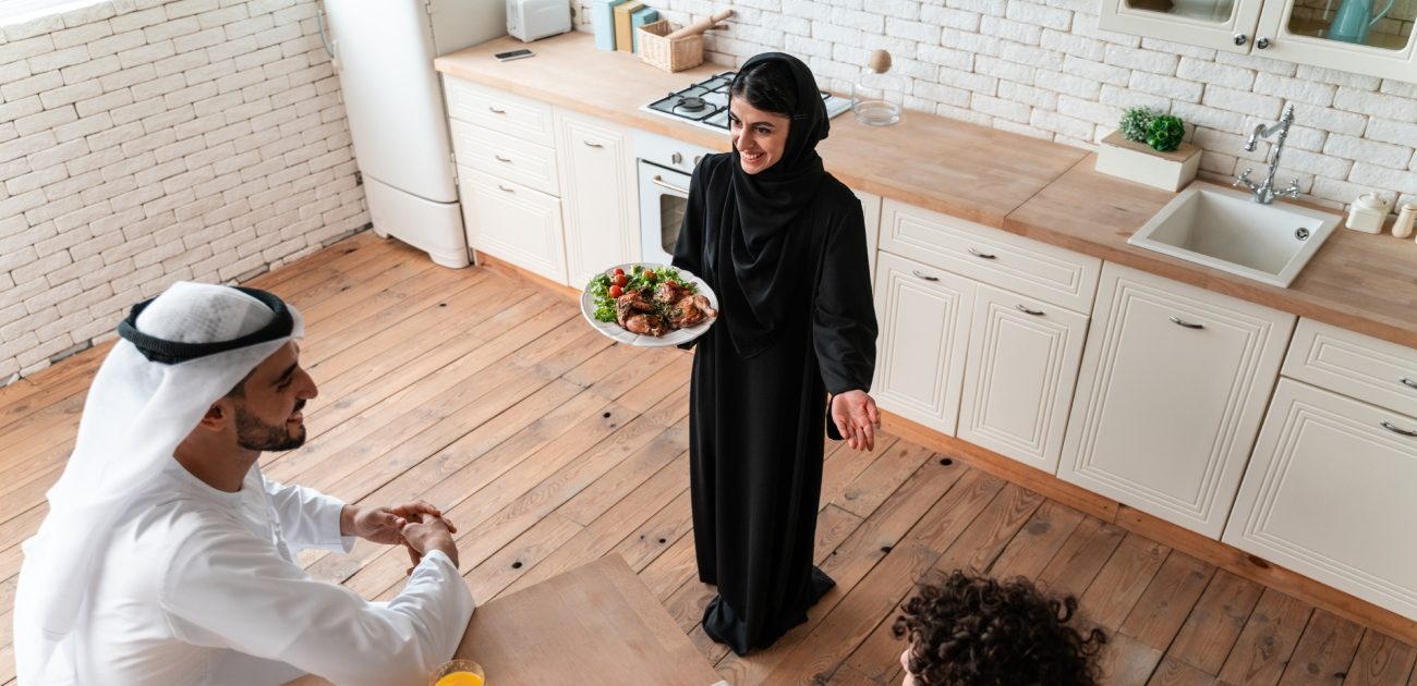 بعض النساء يفضلن الطهي كتعبير عن الحب