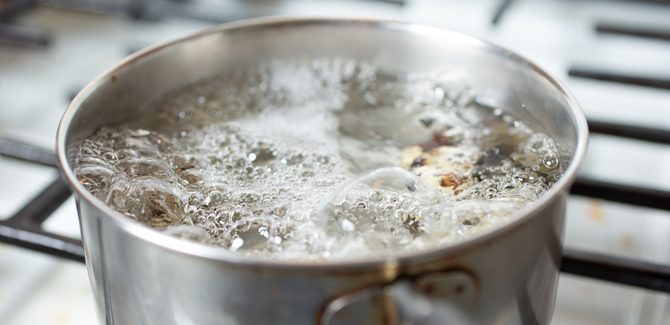 نضع الماء على النار