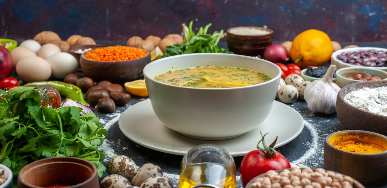 مكونات شوربة الخضار: طبق صحي وغني بالعناصر الغذائية!