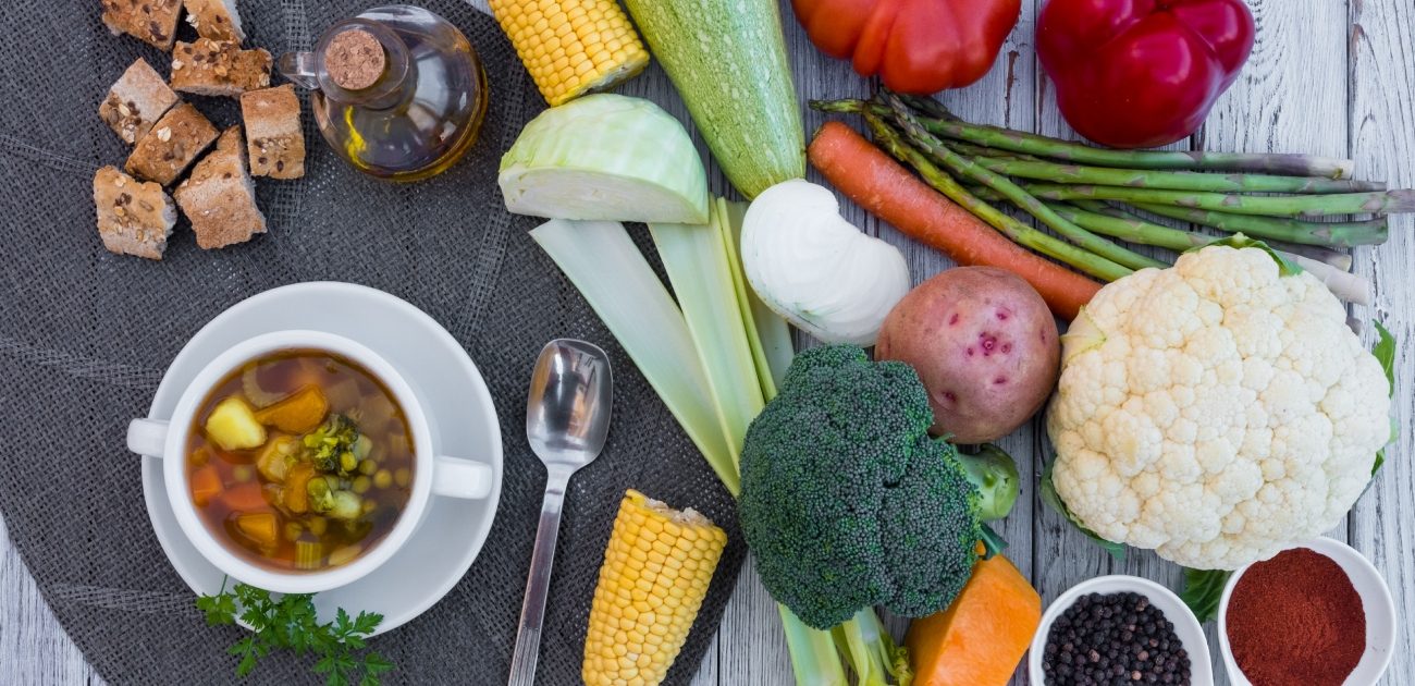 مكونات شوربة الخضار: طبق صحي وغني بالعناصر الغذائية!