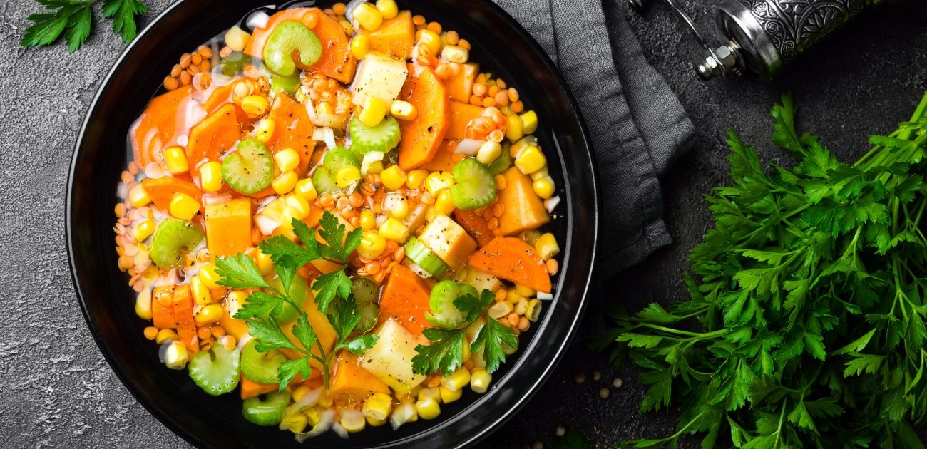 مكونات شوربة الخضار: طبق صحي وغني بالعناصر الغذائية!