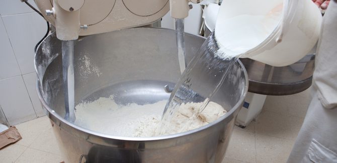 نسكب الماء بالتدريج