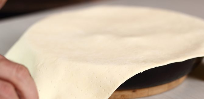 نغطي القدر بالعجين