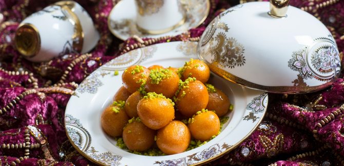 تقديم اللقيمات