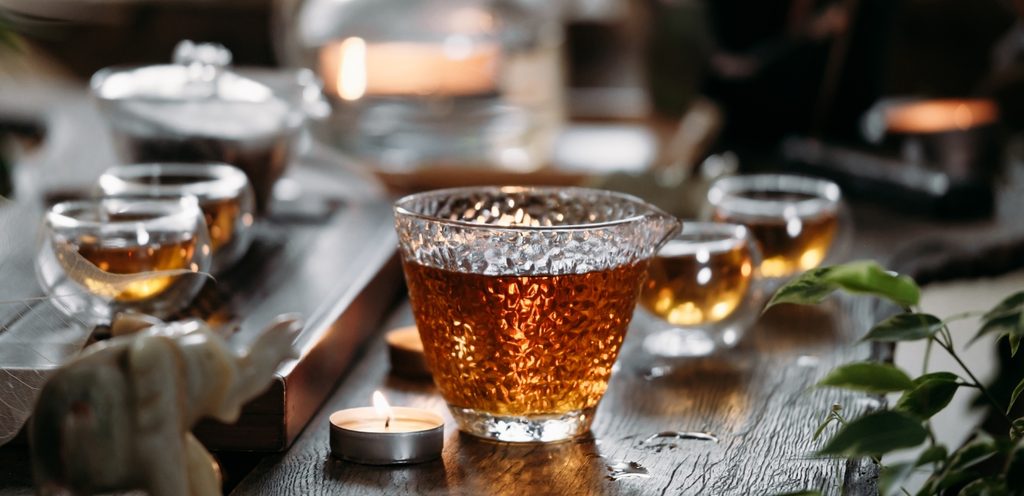 كاسات شاي بتصميم مبتكر يضيف أناقة بعيدًا عن الشكل التقليدي