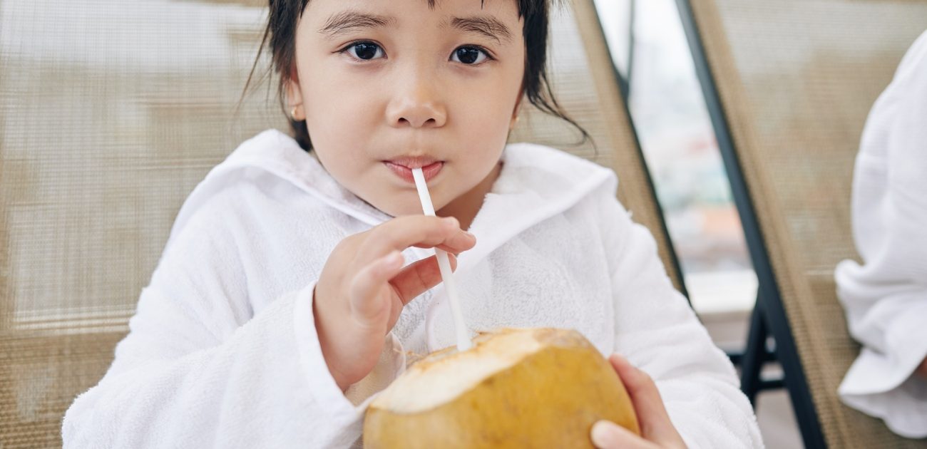 ماء جوز الهند هو البديل الصحي الأمثل لأطفالكم