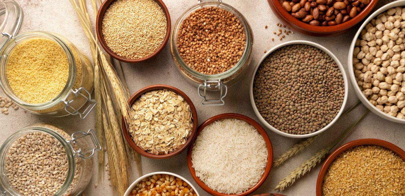 مجموعة متنوعة من الحبوب الكاملة