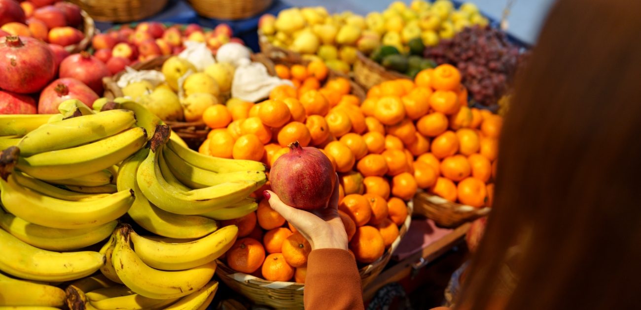 يجب التأني عند اختيار الفواكه لضمان أفضل نكهة