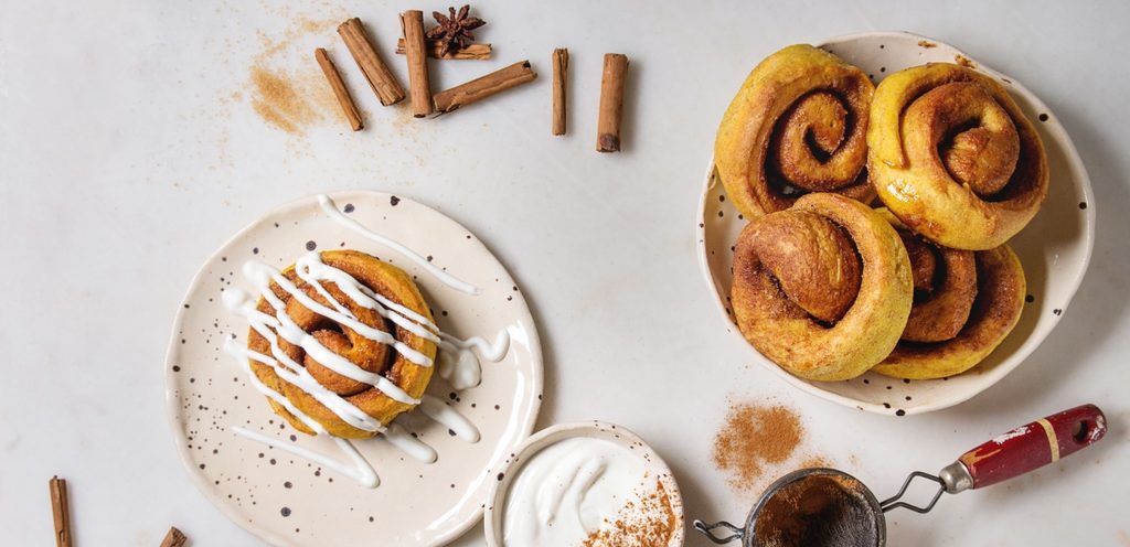 يمكنكم تحضير ألذ الحلويات باستخدام القرفة