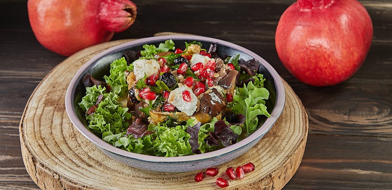 يمكنكم تحضير ألذ السلطات باستخدام حبوب الرمان