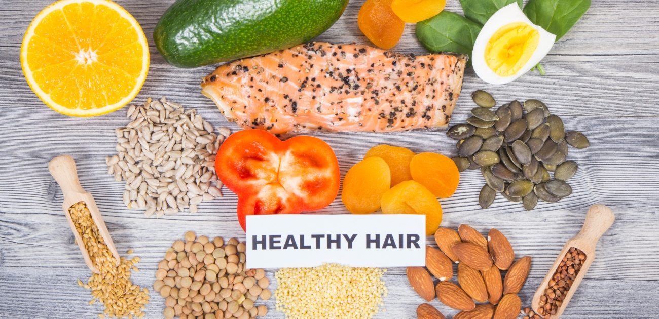 أطعمة طبيعية تعزز صحة وجمال الشعر