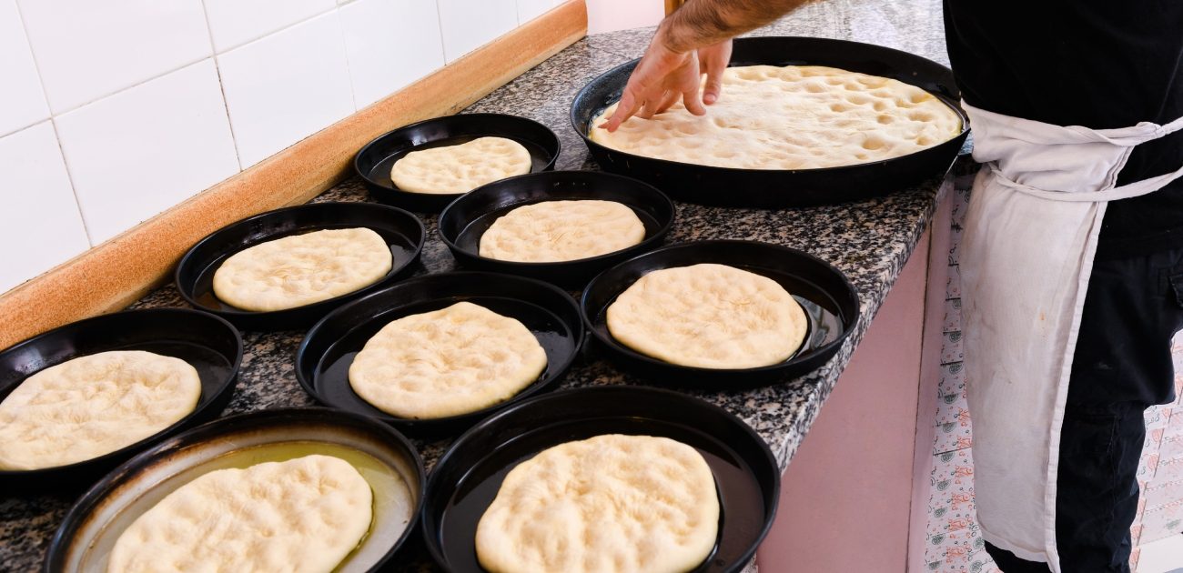 تحضير خبز القرصان يتطلب مهارة ودقة