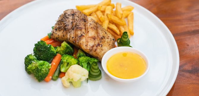 نقدم الصوص مع الطعام